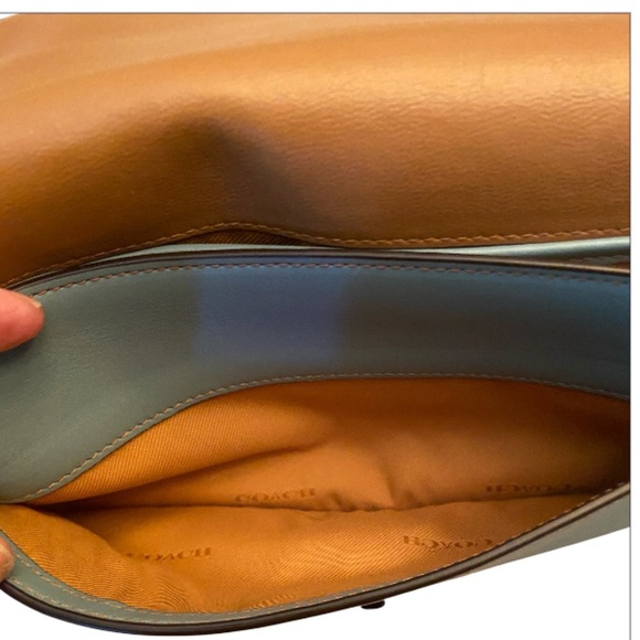 Coach 57325 Turnlock Crossbody in Glovetanned Leather - Cloud Blue - Picture 5 of 13